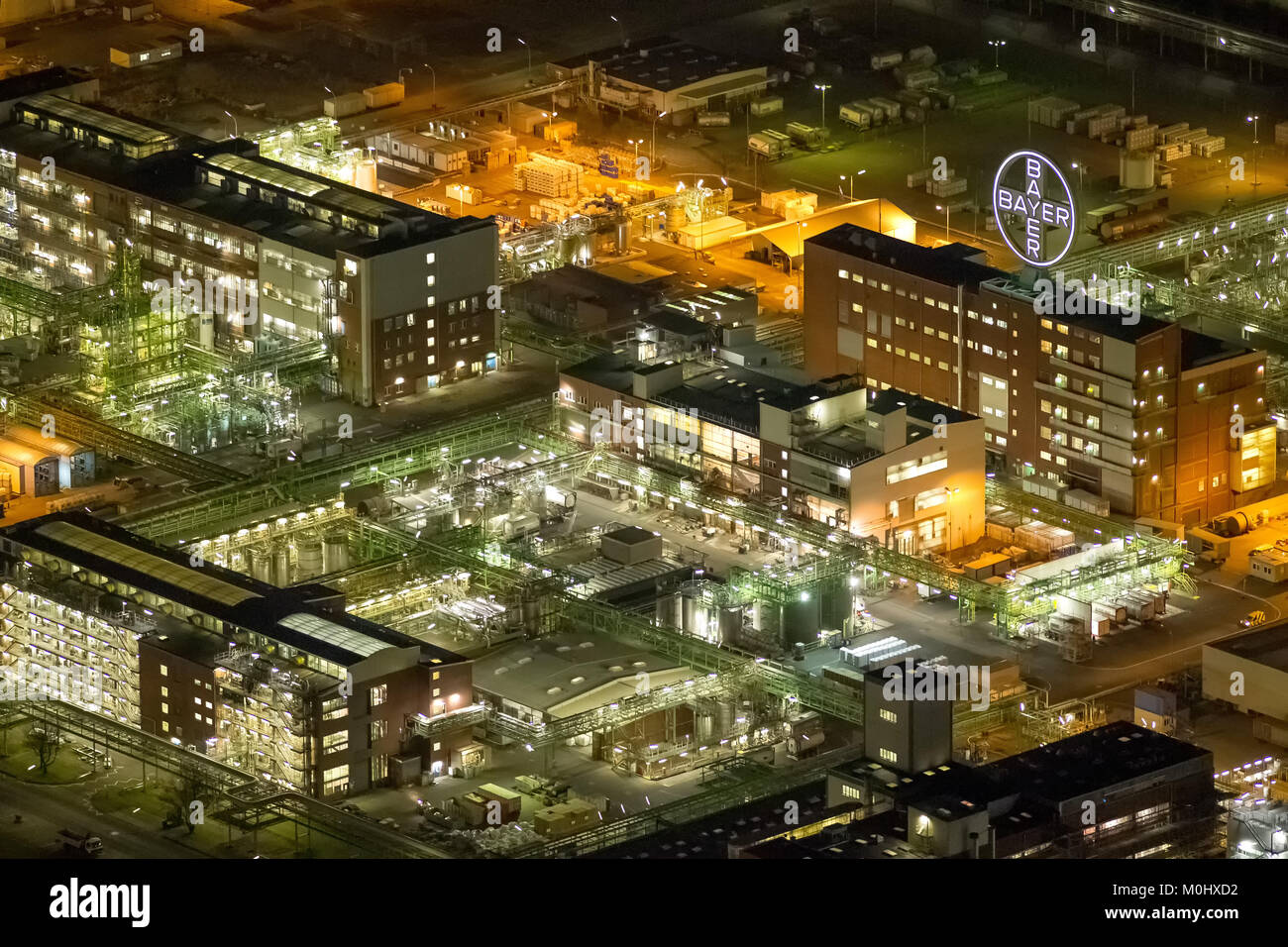 Luftaufnahme, Chemiepark Bayer Dormagen, chemisches Werk Dormagen, Bayer Werk, Chemieanlagen, Nachtaufnahme, Dormagen, Rheinland, Nordrhein-Westfalen Stockfoto