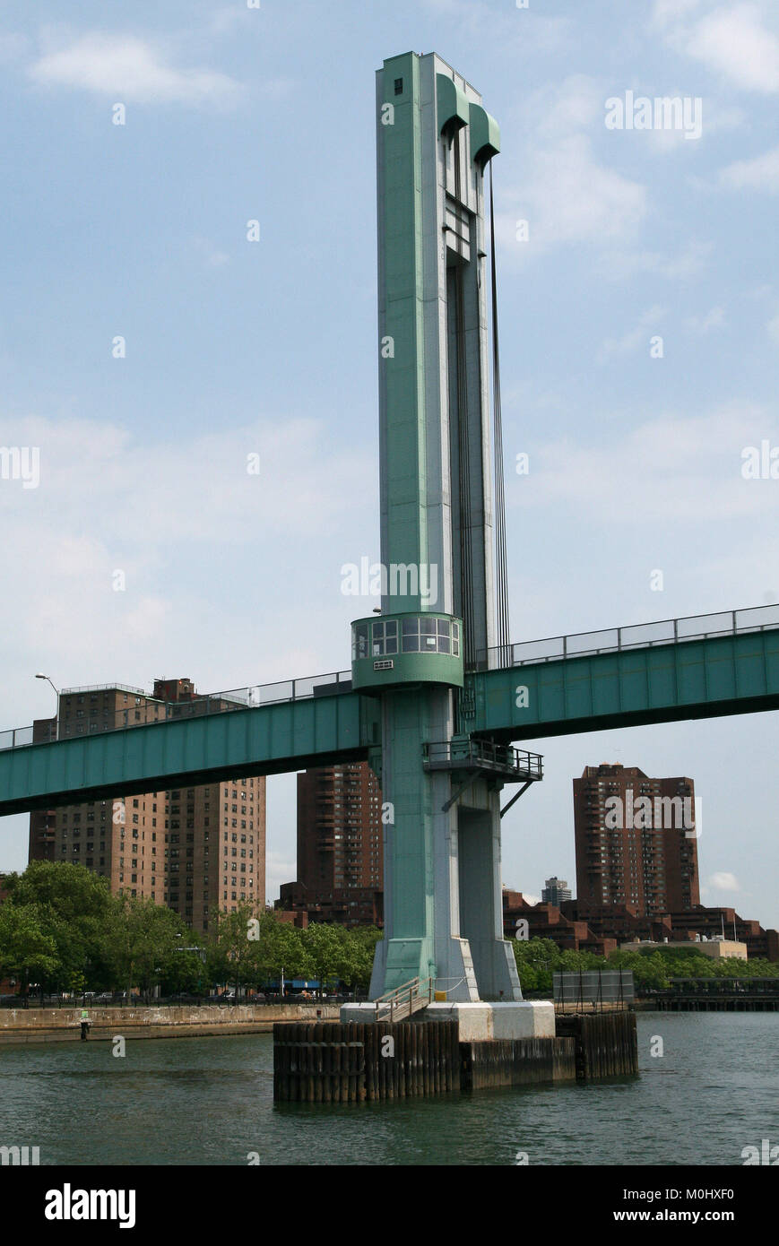 Die schutzzauber Insel Brücke, aka der 103rd Street Fußgängerbrücke, fußgängerbrücke dem Harlem River zwischen Manhattan und Stationen Island, New Y-Kreuzung Stockfoto