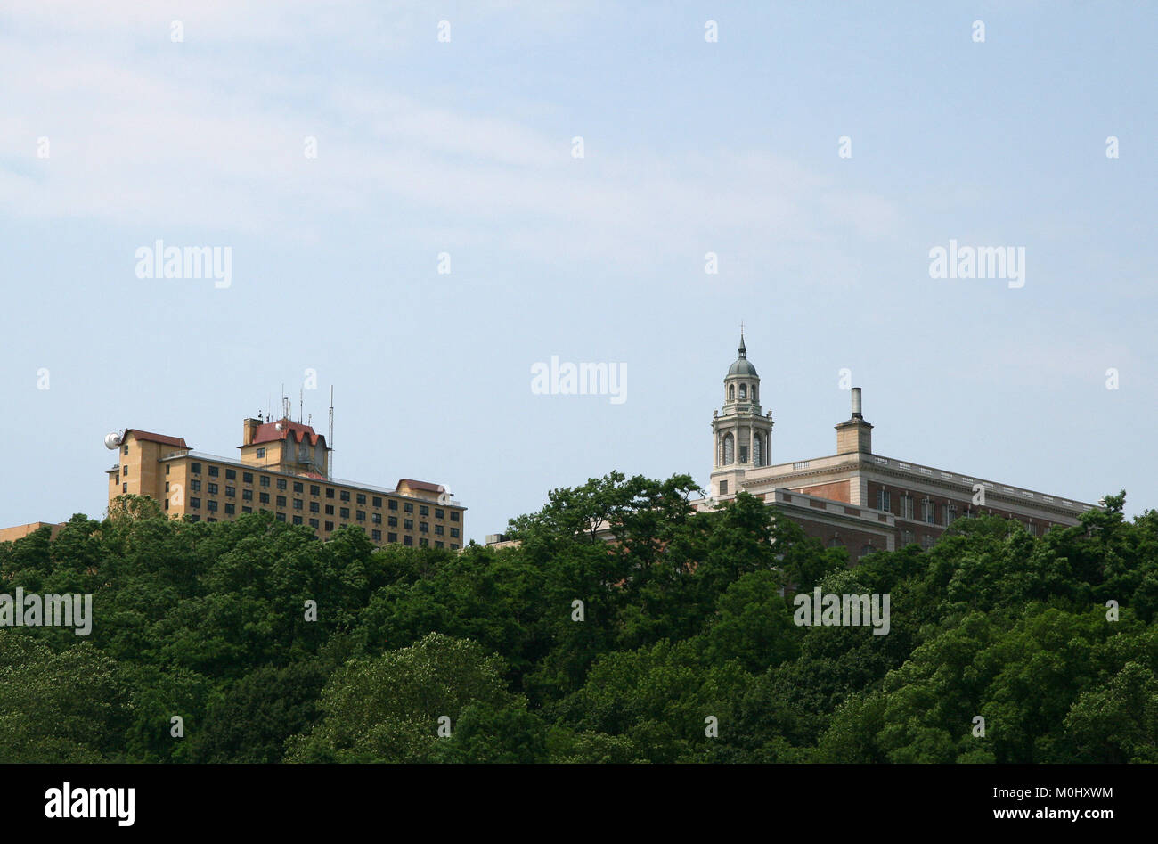 Die George Washington pädagogische Campus als aus dem Harlem River gesehen, Facility des New York City Department für Bildung, 549 Audubon Avenue an der W Stockfoto