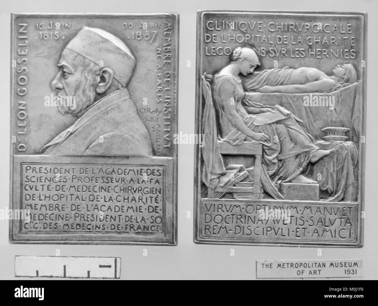 Eine Gedenktafel zu Ehren von Dr. Leon Gosselin (1815–1887), Chirurg und Präsident der Französischen Akademie der Wissenschaften, aufbewahrt im Metropolitan Museum of Art Stockfoto