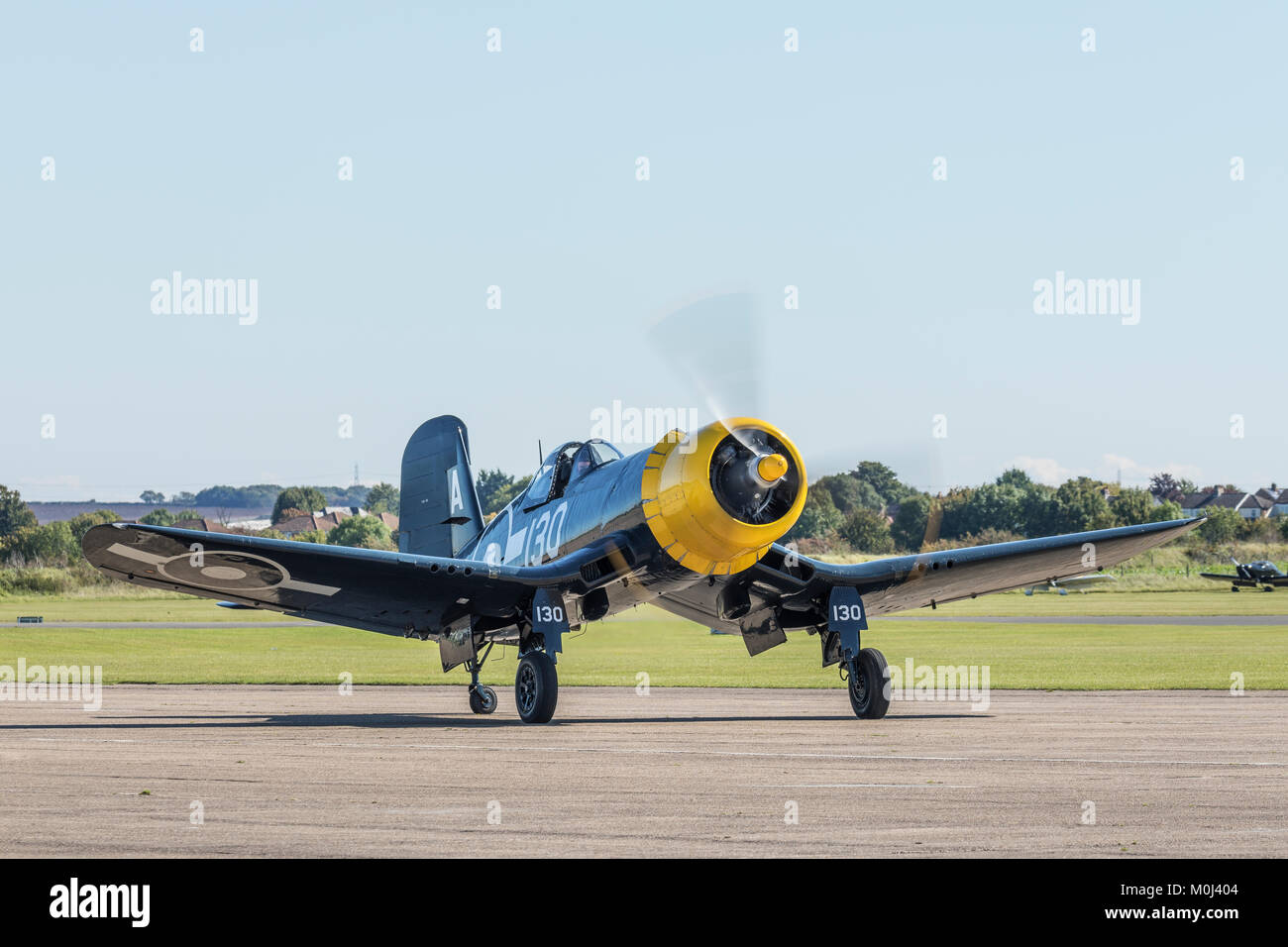 Goodyear Corsair FG-1D-Flugzeuge, die auf den 22. September 2017 in Duxford, Cambridgeshire, Großbritannien besteuern. Stockfoto