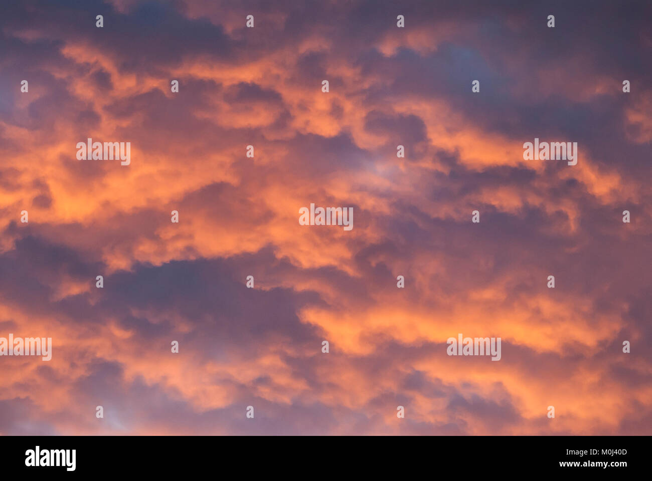 - Wolkengebilde Wolkenstimmung Stockfoto