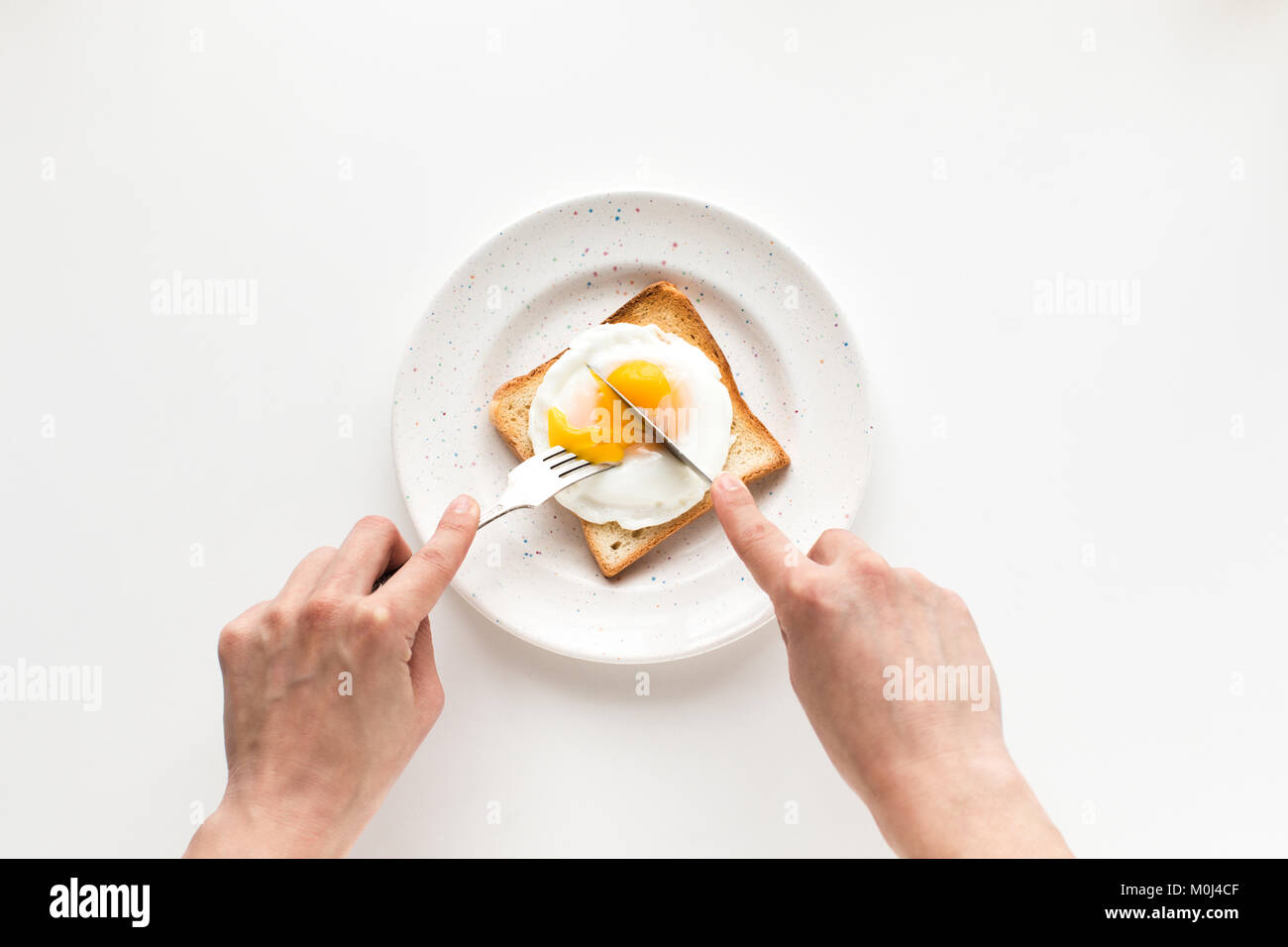Frühstück mit Spiegelei auf Toast Stockfoto