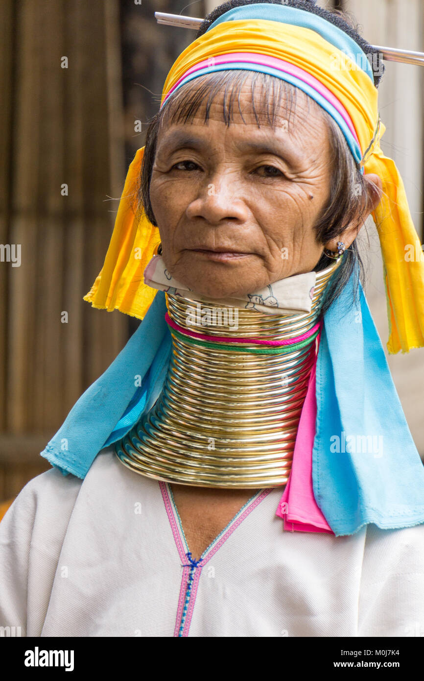 Asien, Thailand, Chiang Mai, Ban Huay Pa Rai Bergdorf, langen Hals Frau Stockfoto
