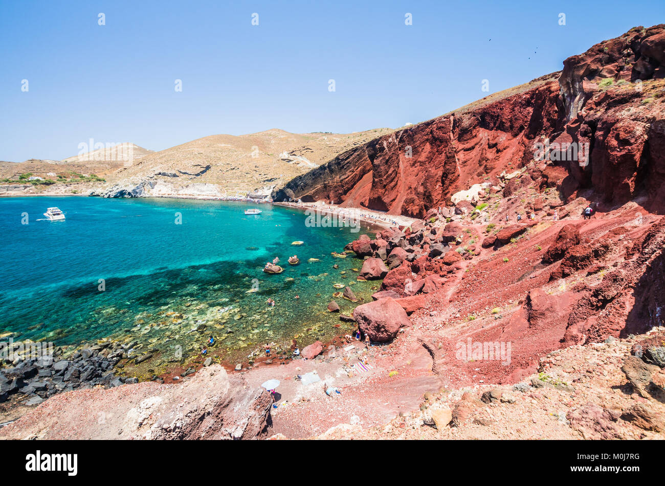 Roter Strand. Santorini, Inseln der Kykladen, Griechenland. Schönen Sommerlandschaft mit einem der berühmtesten Strände der Welt. Stockfoto