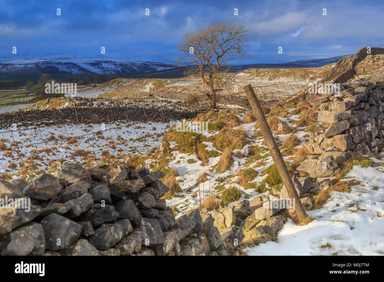 Winskill Steine im Winter oben Langcliffe in den Yorkshire Dales Stockfoto