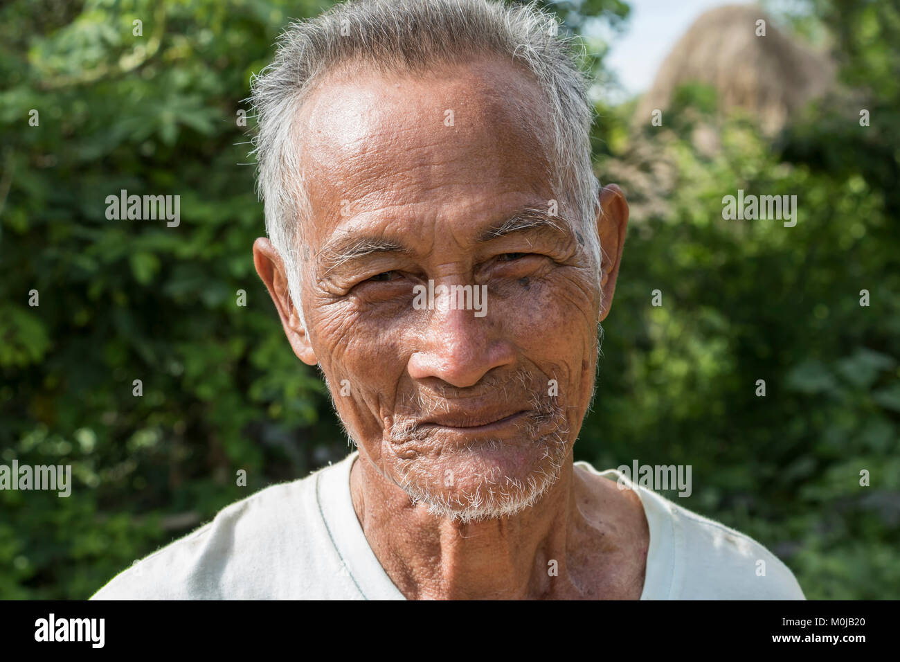 Portrait eines älteren Kambodschanischen Mann; O Sra Lav, Kambodscha Stockfoto