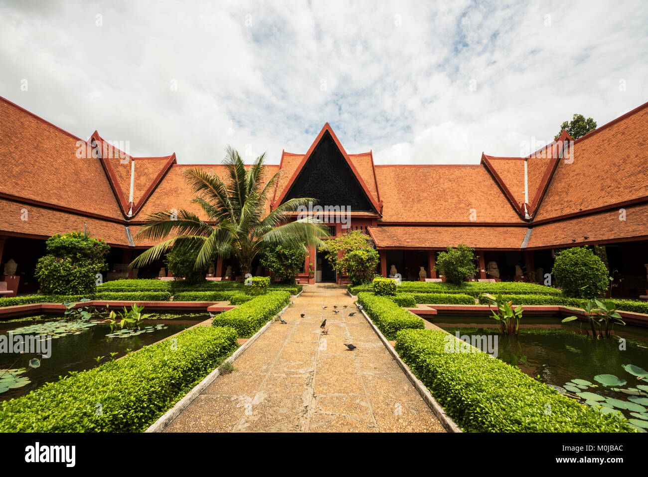 Innenhof im Nationalen Museum der Künste; Phnom Penh, Kambodscha Stockfoto
