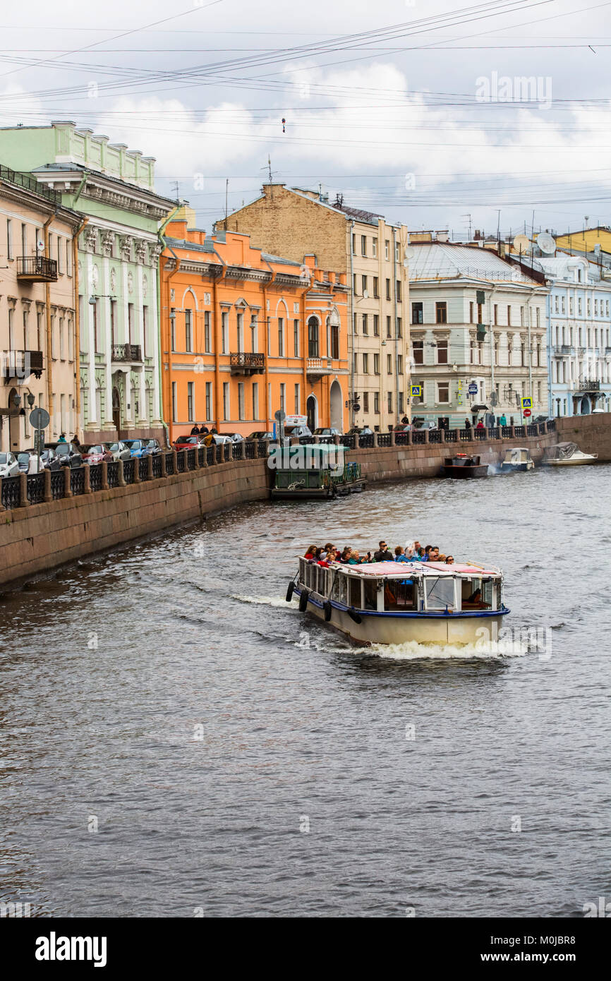 Tour Boot auf dem Fluss Moyka; St. Petersburg, Russland Stockfoto