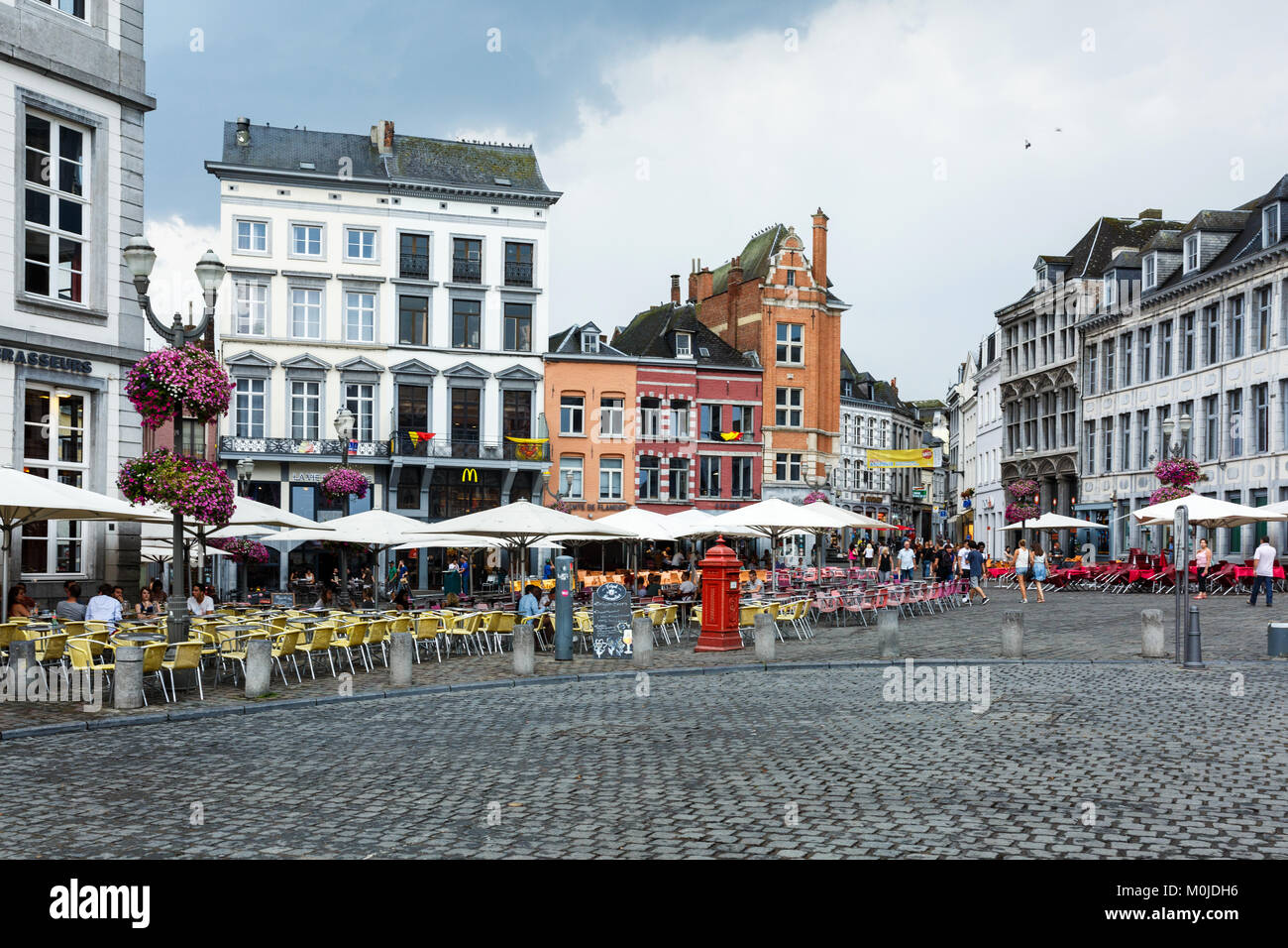 Belgien: Die grand-place Square in Mons in der Provinz Hainaut (Wallonische Region) Stockfoto