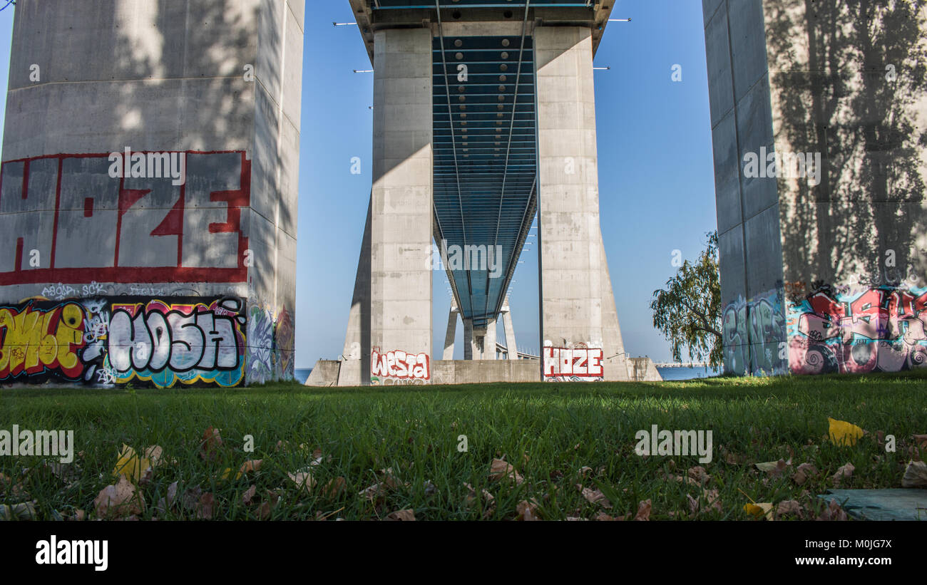 Ansicht von unten der Vasco da Gama Brücke Stockfoto