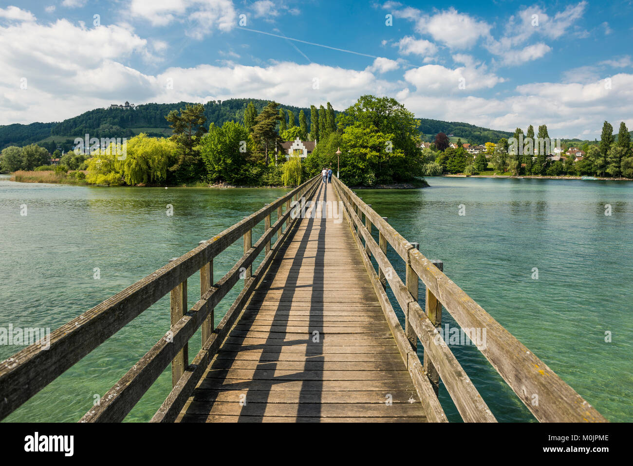 Holzbrücke über den Rhein nach Kloster Insel Werd, Stein bin Rhein, Kanton Schaffhausen, Schweiz Stockfoto