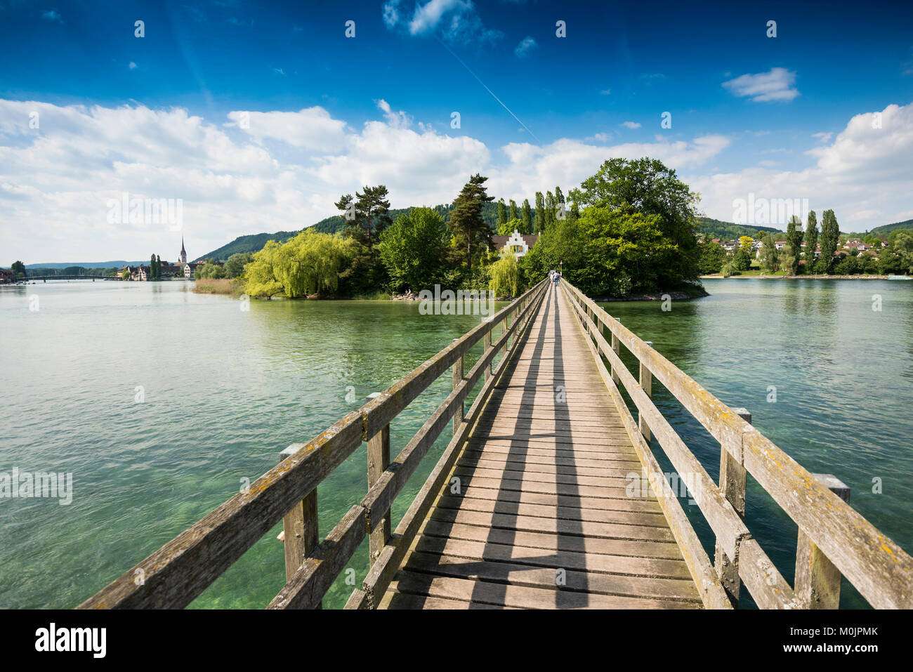 Holzbrücke über den Rhein nach Kloster Insel Werd, Stein bin Rhein, Kanton Schaffhausen, Schweiz Stockfoto
