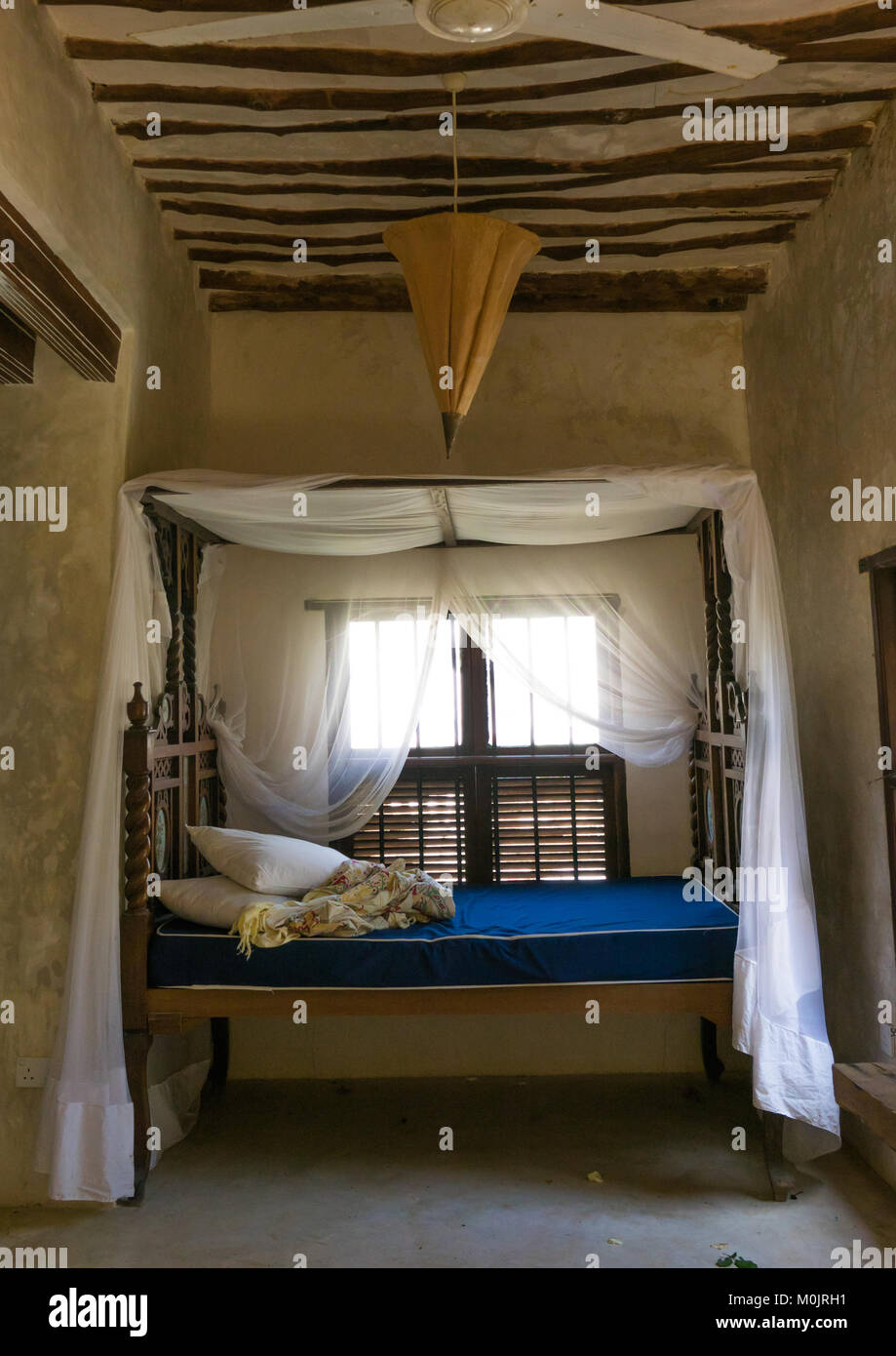 Schlafzimmer eines traditionellen Swahili House, Lamu Island, Kenia Stockfoto