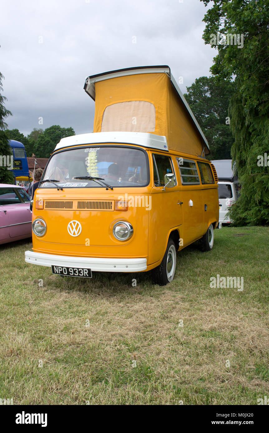 Gelben VW campervan Stockfoto