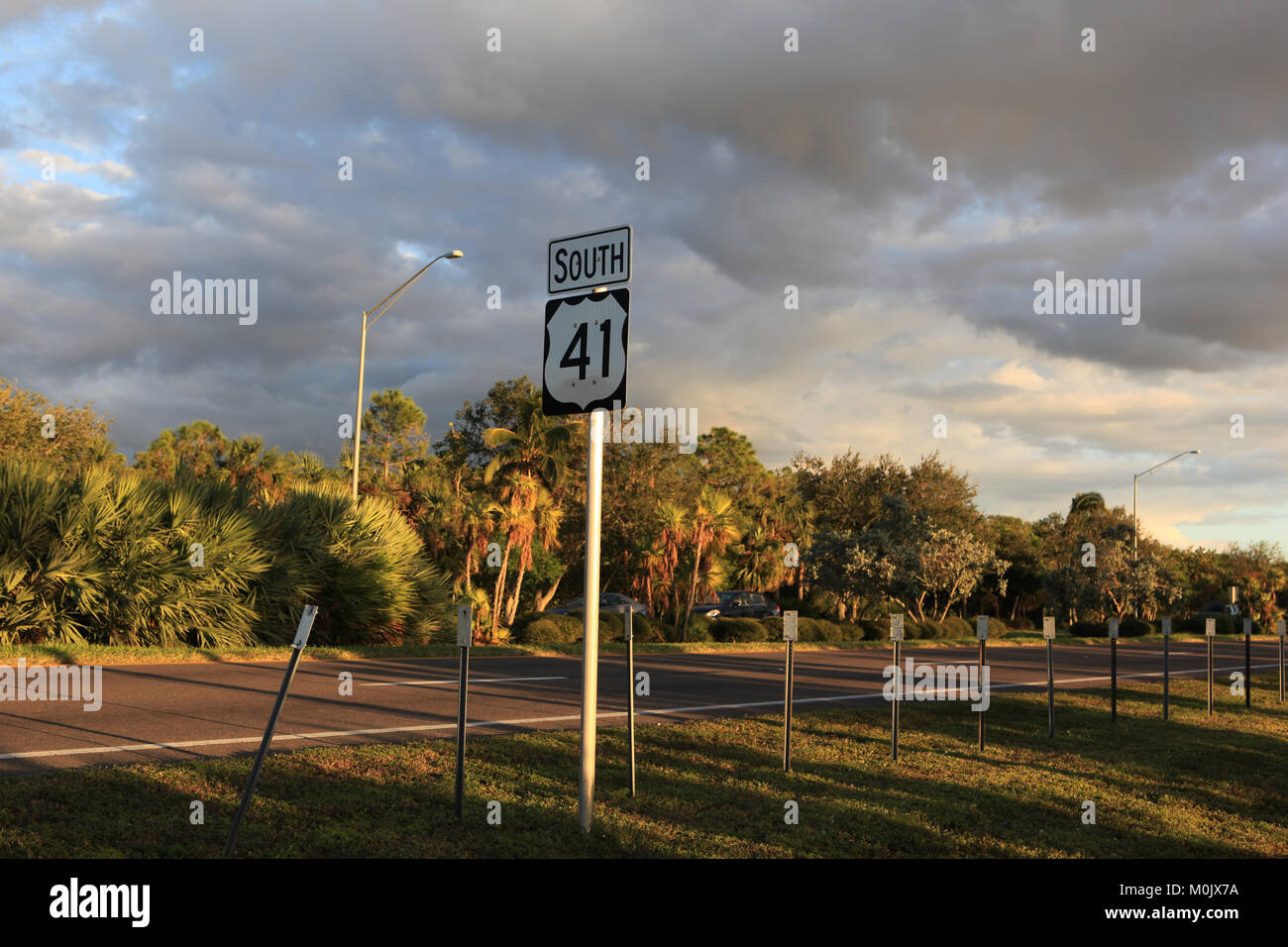 Blick auf US-Route 41 Cleveland Avenue (a/k/a Tamiami Trail) in North Fort Myers, Florida, © katharine Andriotis Stockfoto
