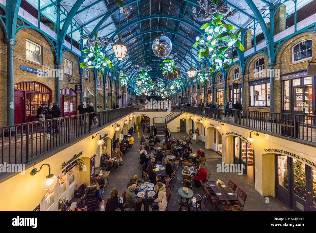 LONDON, GROSSBRITANNIEN, Oktober 06: Dies ist Covent Garden Market ist ein beliebter Ort für Menschen zu kaufen, essen und Cafés am Oktober 06, 2 Besuch Stockfoto