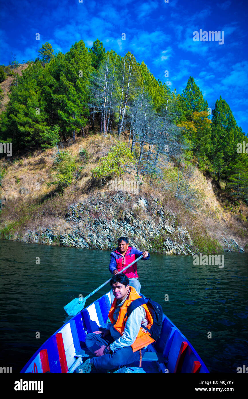 Mann auf dem Boot - Luxus und Einsamkeit Stockfoto