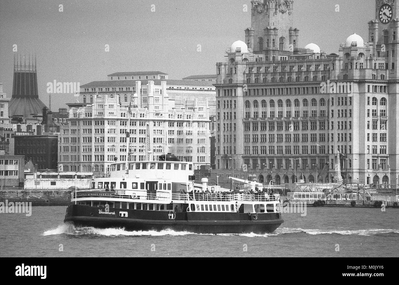 Die woodchurch Mersey Fähre über den Fluss Mersey im Sommer 1992 Stockfoto