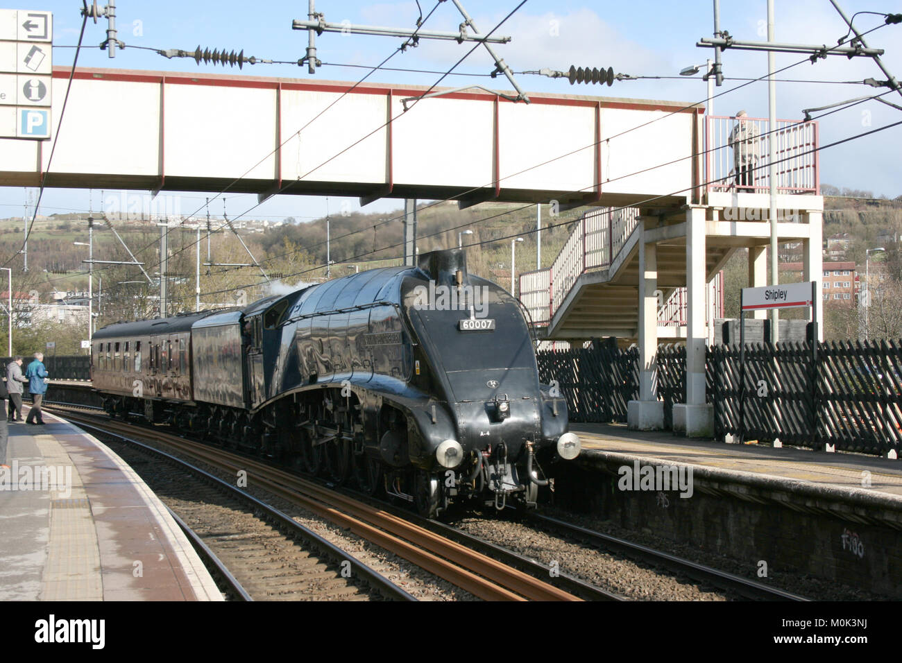 A4 Steam locomotive Sir Nigel Gresley auf dem Weg von Grosmont in Carnforth - Shipley, Yorkshire, Großbritannien - 15 April 2008 Stockfoto