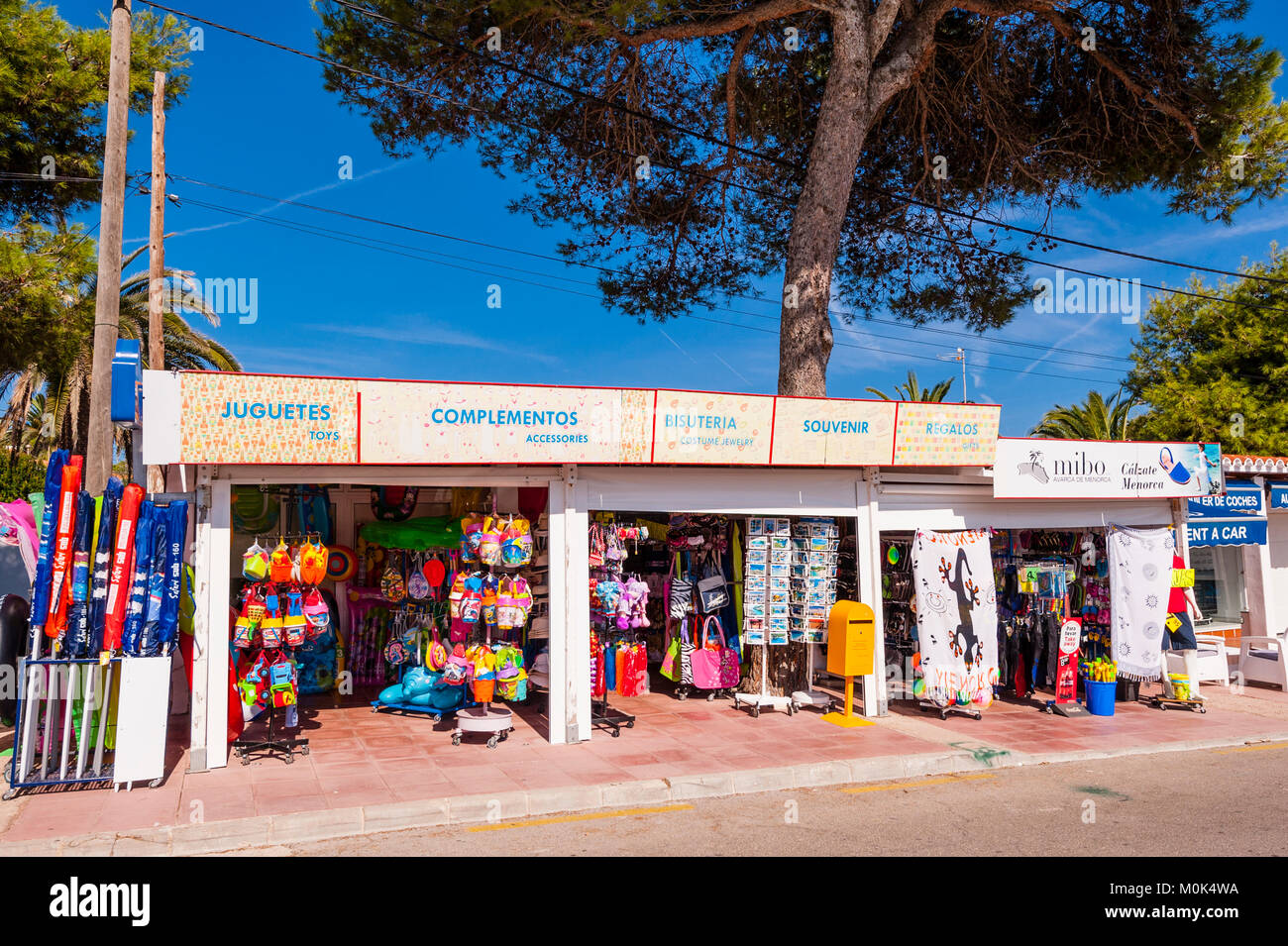Ein Souvenir shop shop in Punta Prima, Menorca, Balearen, Spanien Stockfoto