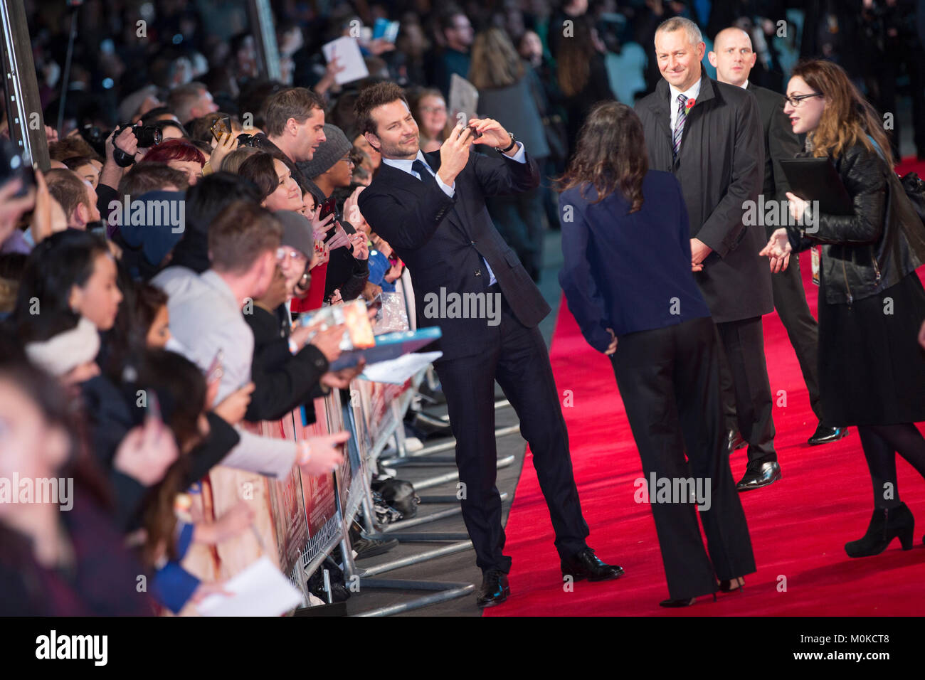 London, UK, 28. Oktober 2015, Bradley Cooper, European Film Premiere von 'Gebrannt' bei Vue West End Kino. Mariusz Goslicki/Alamy Stockfoto