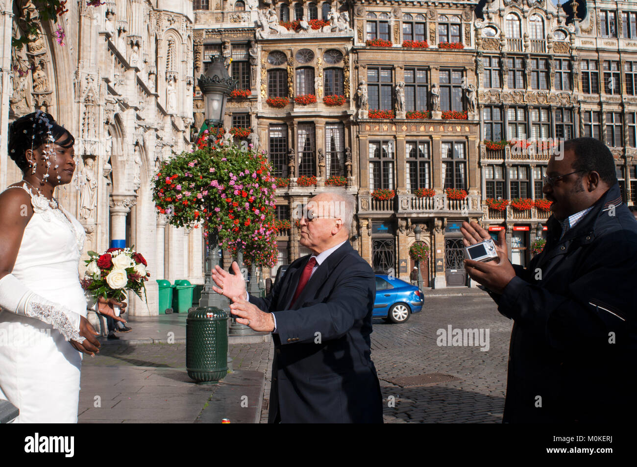 Hochzeit in der Brüsseler Rathaus (Hotel de Ville oder Hôtel de Ville de Bruxelles), Grote Markt (Grand Place), Brüssel, Belgien Stockfoto