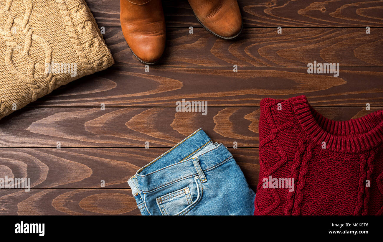 Casual weiblichen Outfit für den Herbst oder Winter. Mode Hintergrund Stockfoto