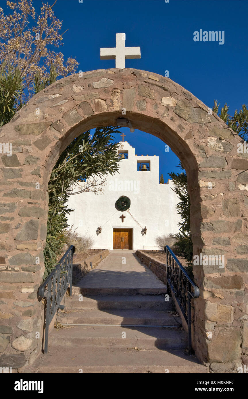 Gateway zur Kirche an Mission der Franziskaner in Tularosa tat, New Mexico, USA Stockfoto