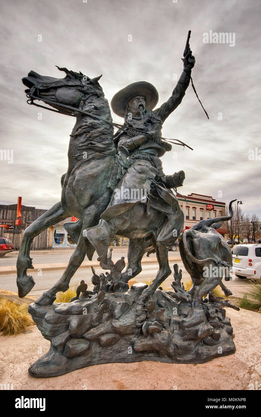 Die Vaquero-Skulptur von Michael Hamby in Artesia, New Mexico, USA Stockfoto