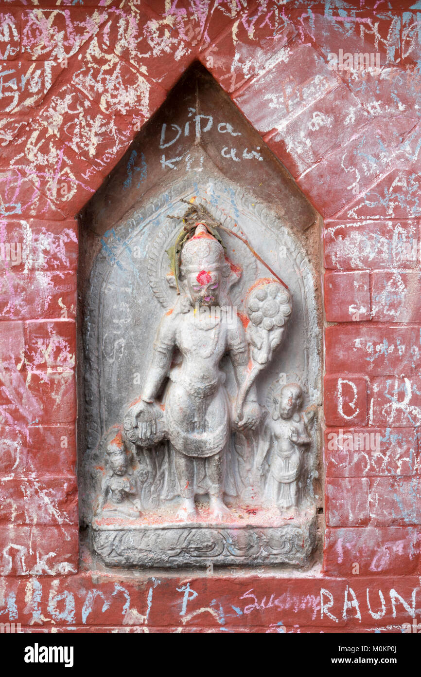 Kreide bedeckt Schreine an Swayambhunath buddhistischen Tempel, Kathmandu, Nepal Stockfoto