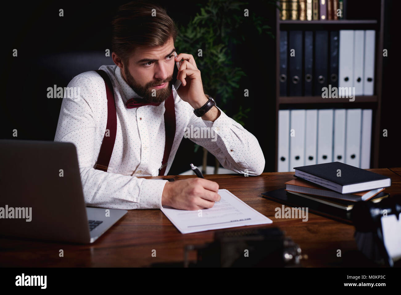 Business Person per Telefon Stockfoto