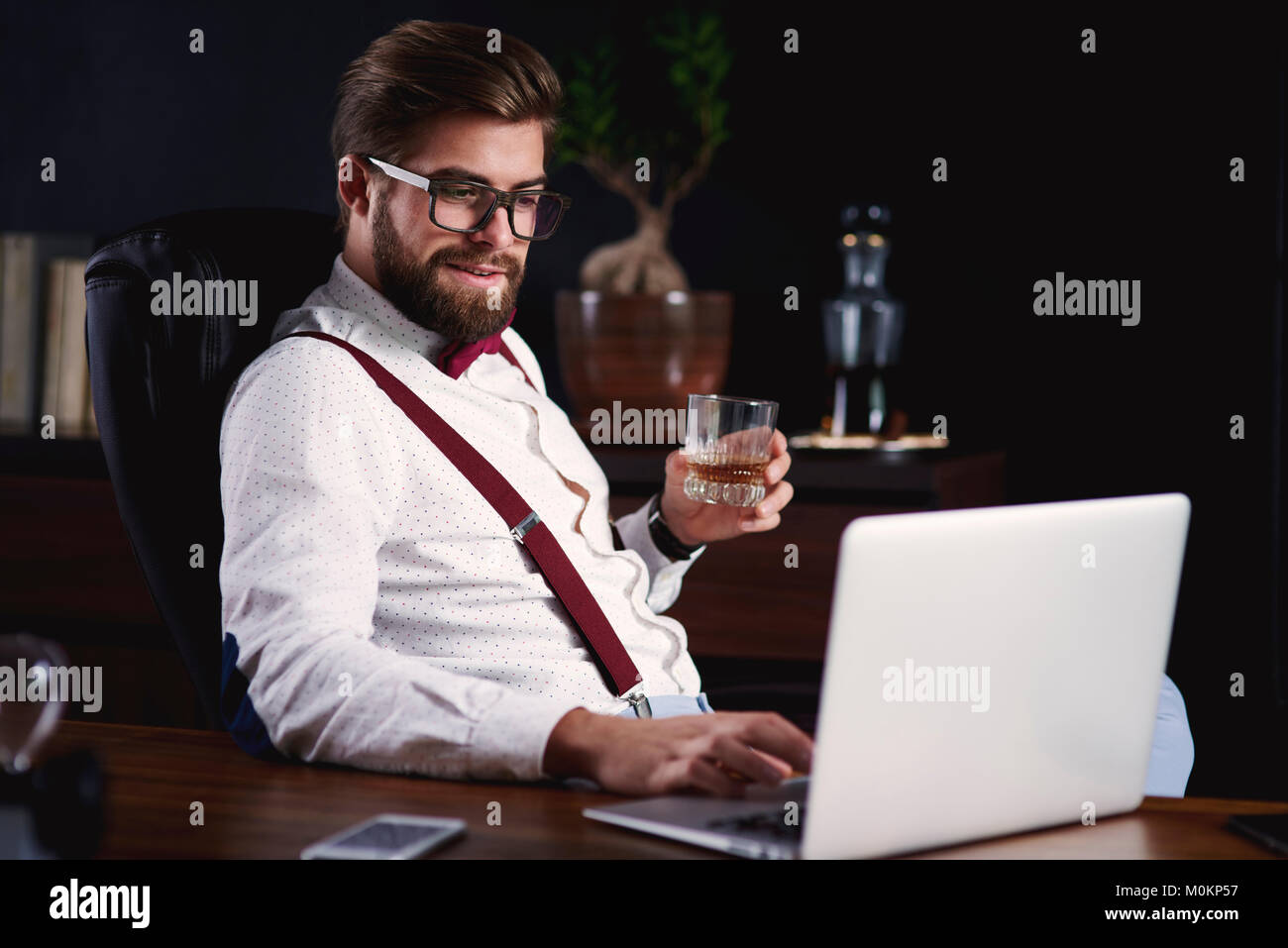 Business person Arbeiten mit Laptop Stockfoto
