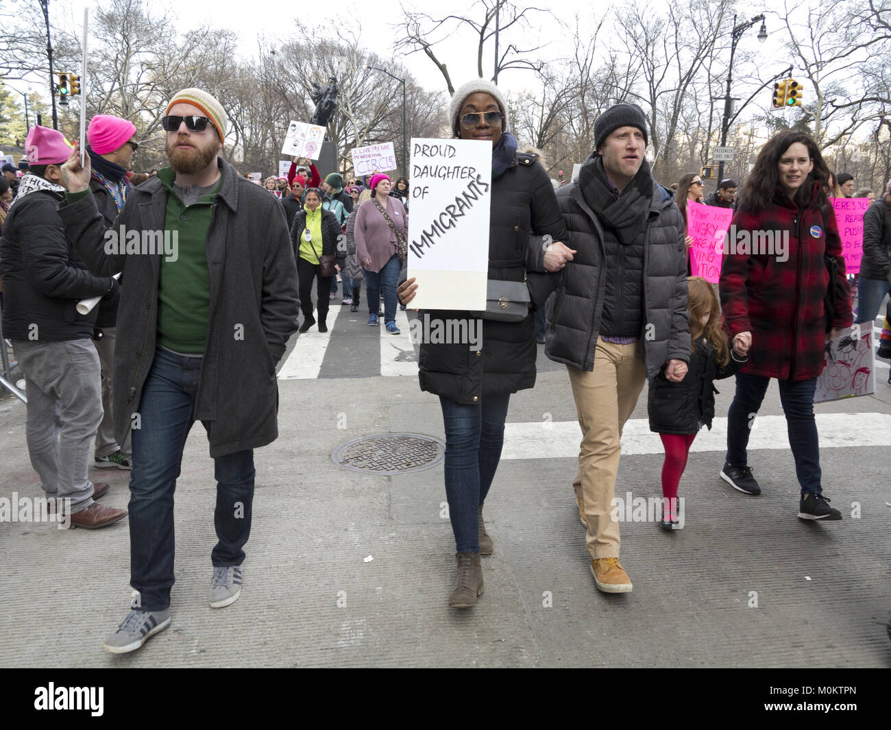 Hunderte von Tausenden New Yorkern März der Frauen in New York City besuchte auf der 1-jährigen Jubiläum von Donald Trump innauguration, 31.01.20, Stockfoto