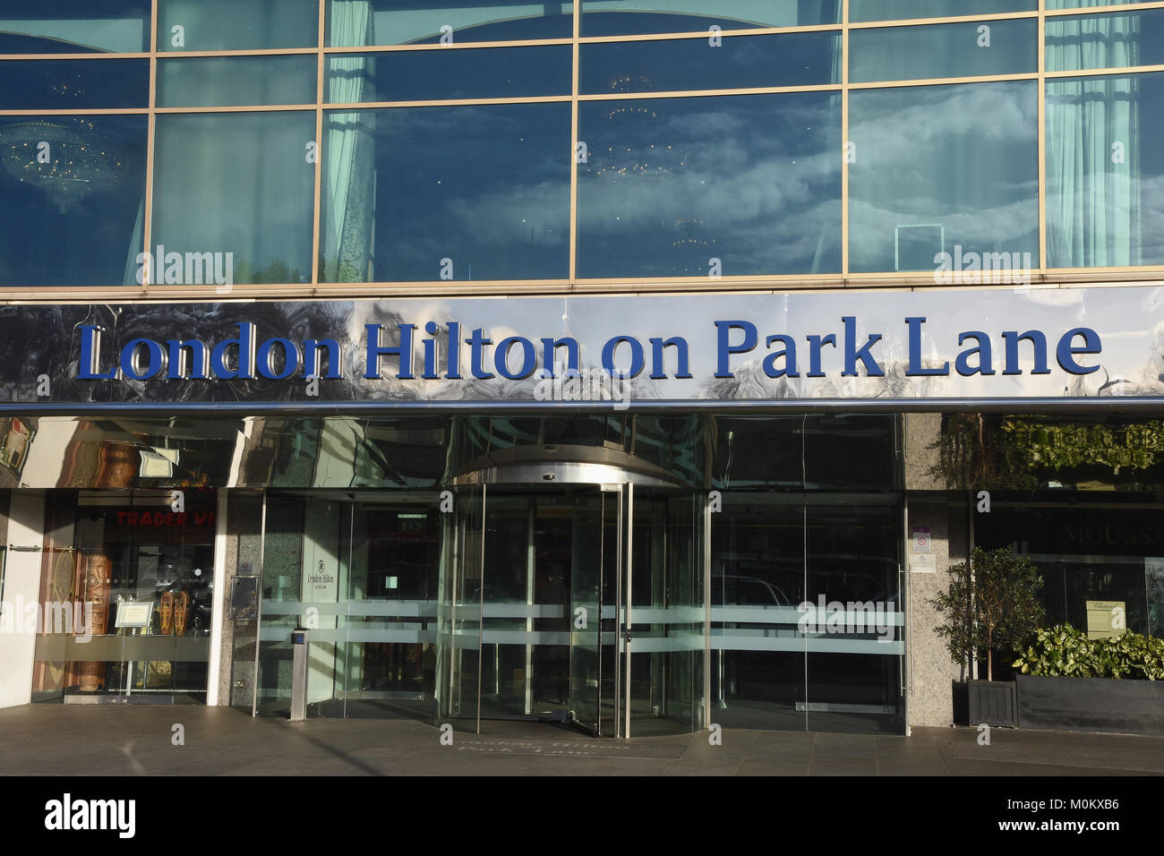 London Hilton on Park Lane, Haupteingang, Park Lane, London, Großbritannien Stockfoto