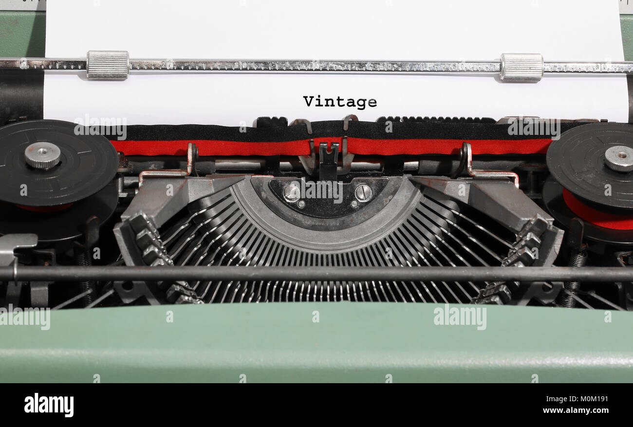 Text VINTAGE mit den sehr alten Schreibmaschine auf der weißen Seite geschrieben Stockfoto