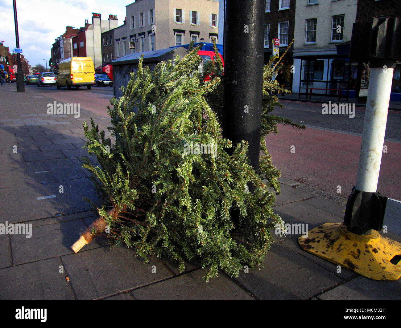 Verworfen Weihnachtsbaum in London, England, Großbritannien Stockfoto