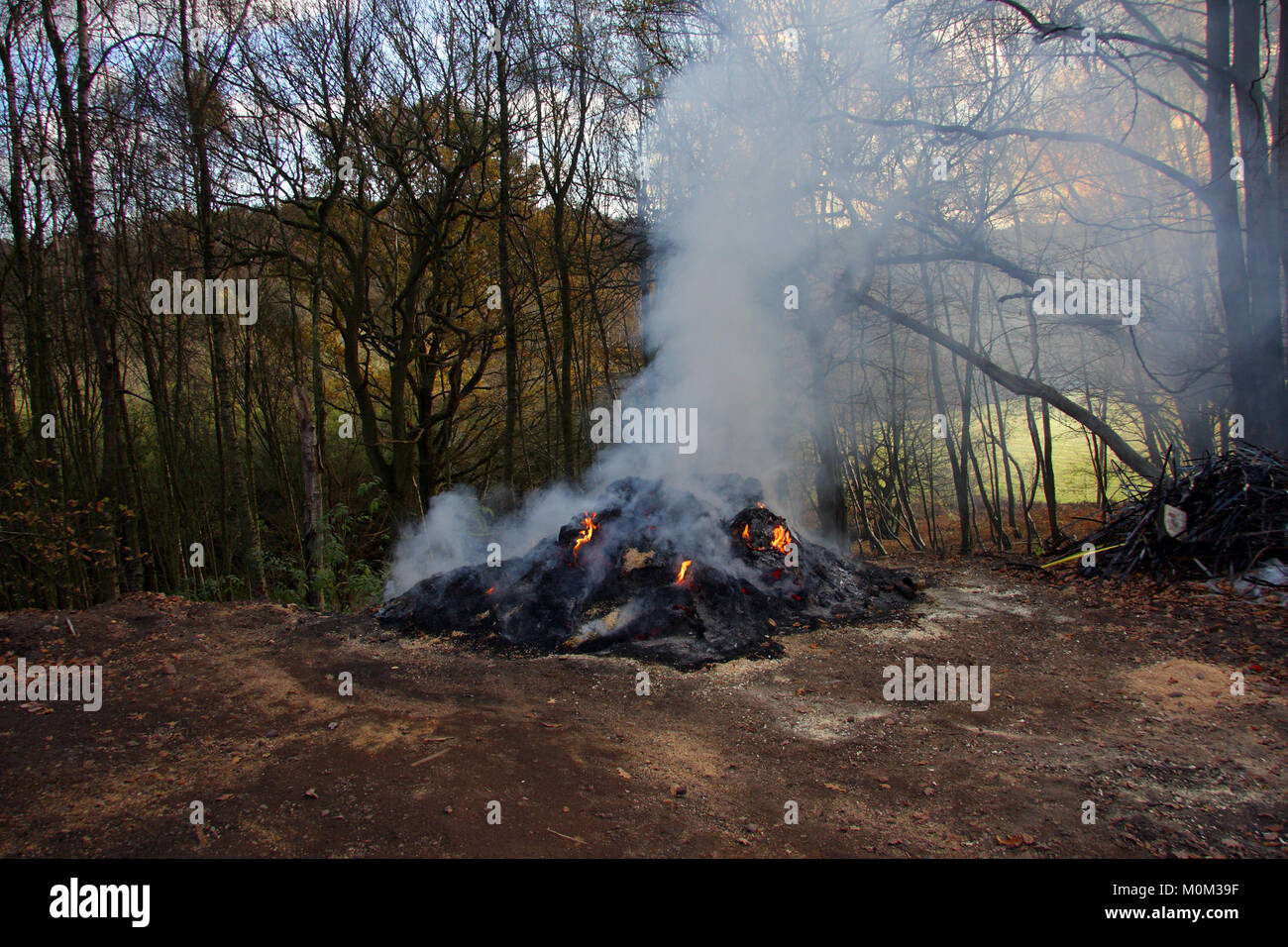 Feuer auf einem Bauernhof in England, Großbritannien Stockfoto
