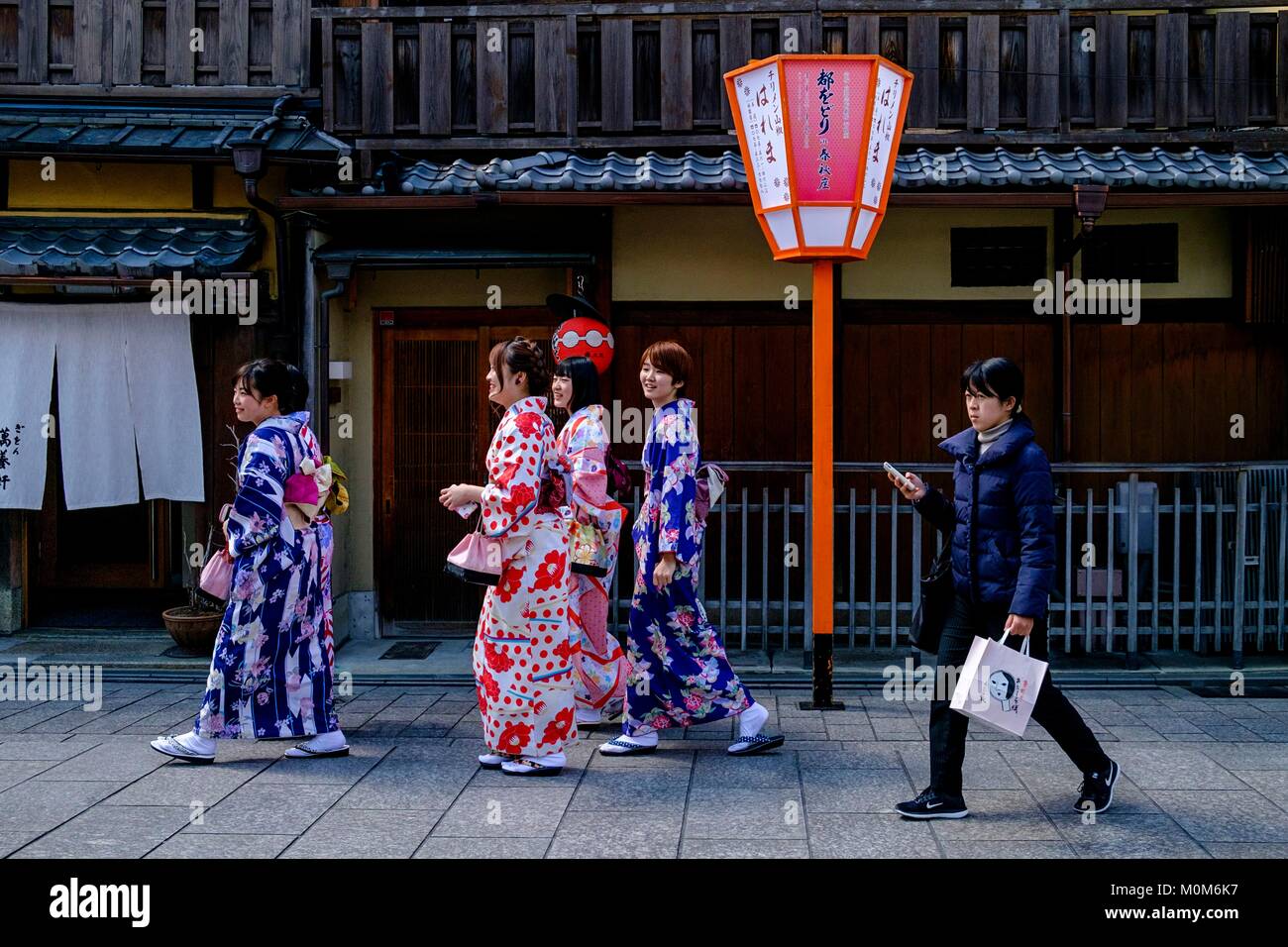 Japan, Insel Honshu, Kansaï region, Kyoto, Gion, Geishas ehemaligen Bereich, Hanamikoji-dori Stockfoto