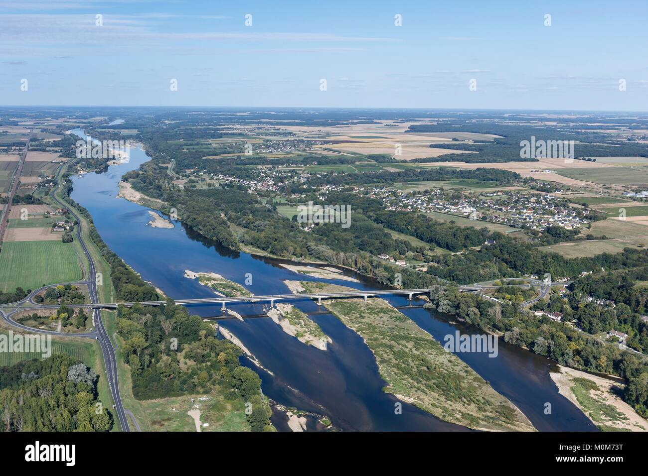 Frankreich, Indre et Loire, Loire Tal als Weltkulturerbe der UNESCO, Amboise, die Loire (Luftbild) Stockfoto