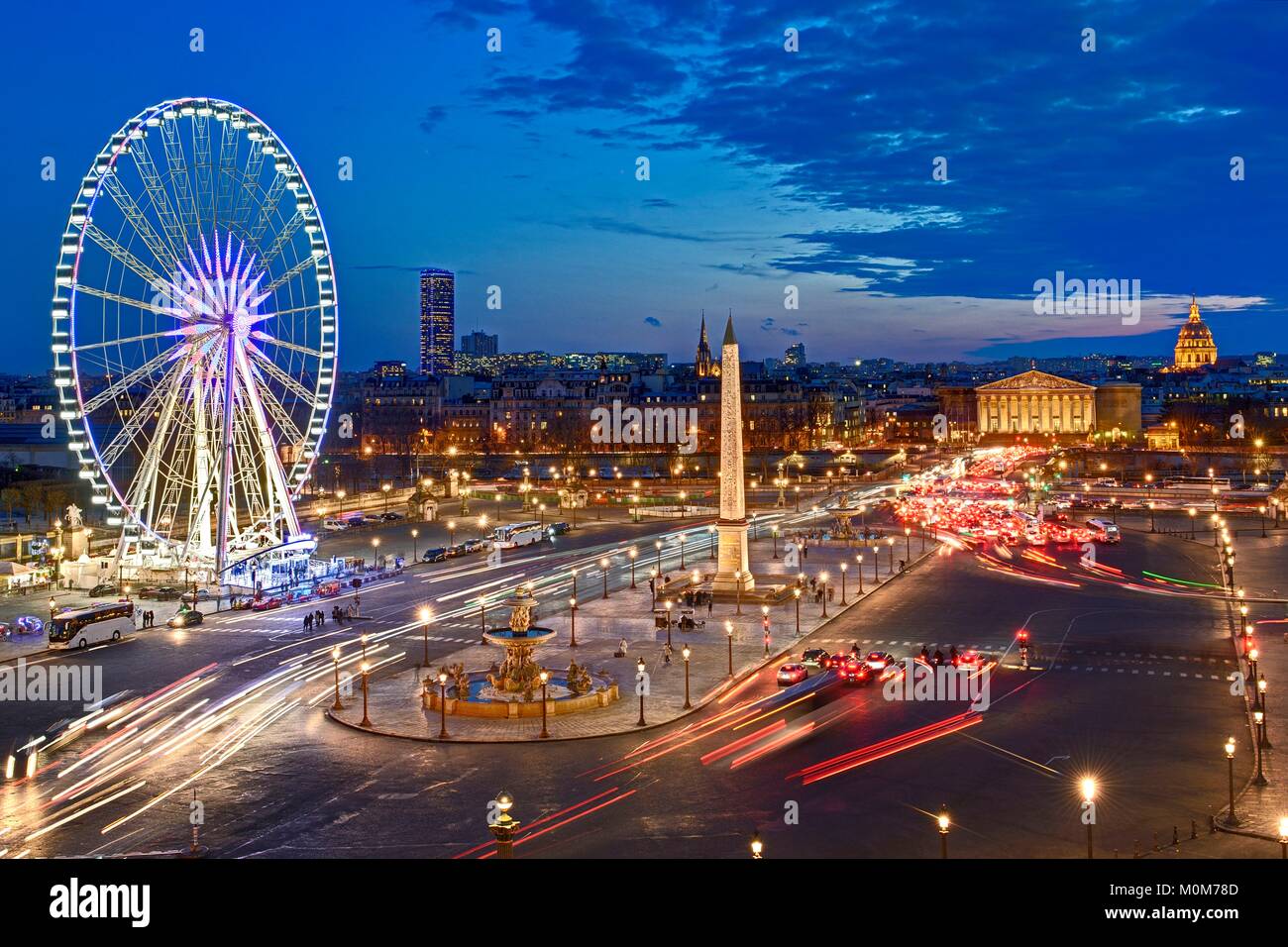 Frankreich, Paris, Bereich als Weltkulturerbe von der UNESCO, der Place de la Concorde mit dem Obelisk und im Hintergrund die Nationalversammlung und die Kuppel der Invalides Stockfoto