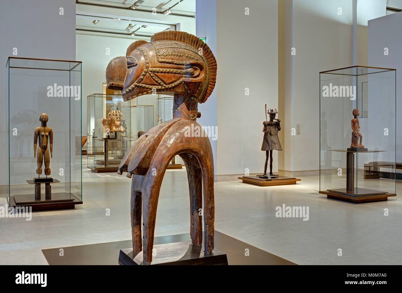 Frankreich, Paris, Bereich als Weltkulturerbe von der UNESCO, dem Louvre Museum, primitive Künste Departement, West Afrika Zimmer, Bulunit Baga Skulptur, Nimba schulter Maske Stockfoto