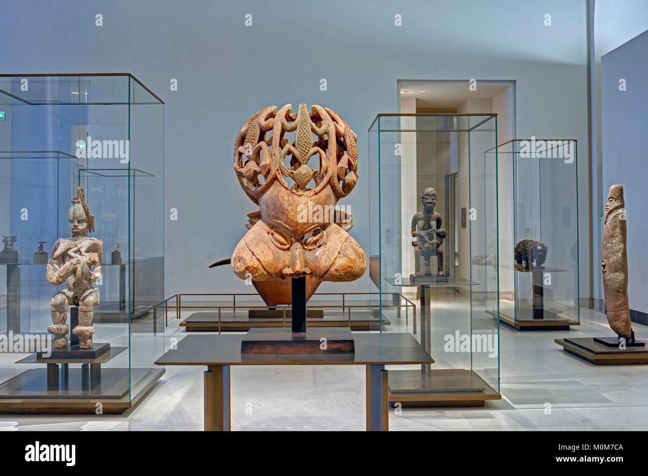 Frankreich, Paris, Bereich als Weltkulturerbe von der UNESCO, dem Louvre Museum, primitive Arts Department, West Afrika Zimmer, Skulptur aus dem Königreich bamendou, Königliche Maske (tukah) Stockfoto