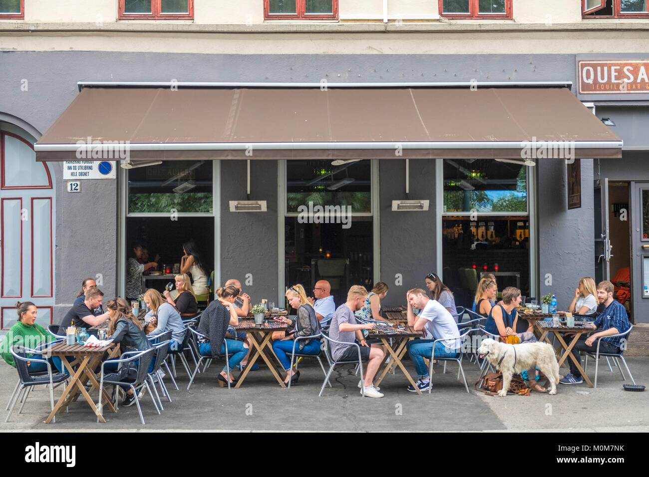 Norwegen, Oslo, grünerlokka Bezirk, die trendige neue bobo Bezirk, dem Olaf Ryes Plass Platz mit Restaurants gesäumt Stockfoto