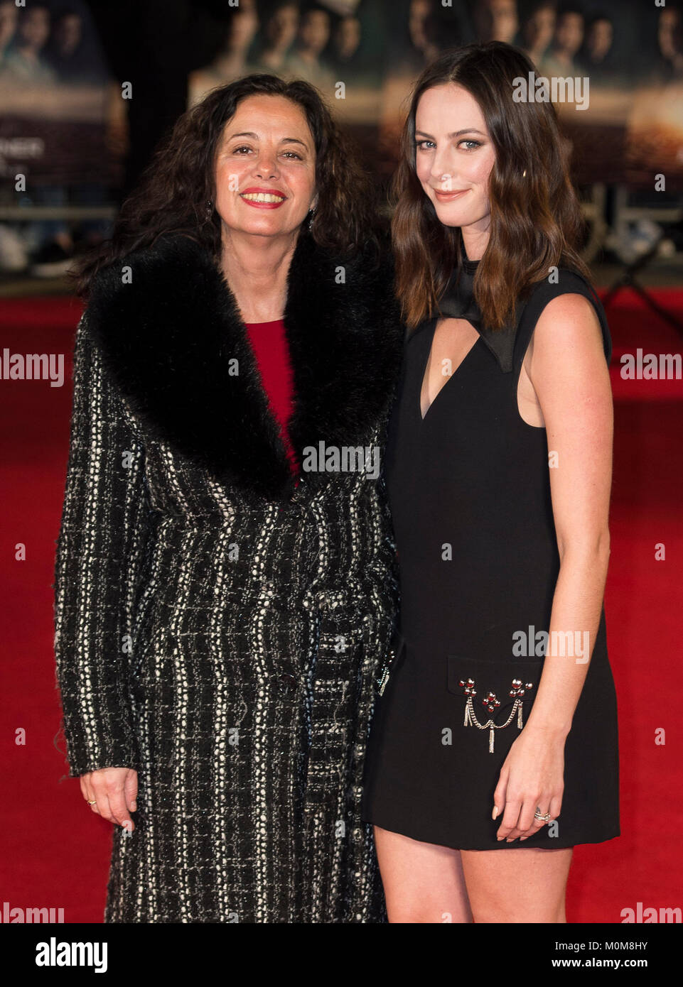 London, Großbritannien. 22 Jan, 2018. Katia Scodelario und Kaya Scodelario besucht die 'Maze Runner: Der Tod Heilen" Film Premiere, London, Großbritannien - 22 Jan 2018 Credit: Gary Mitchell/Alamy leben Nachrichten Stockfoto