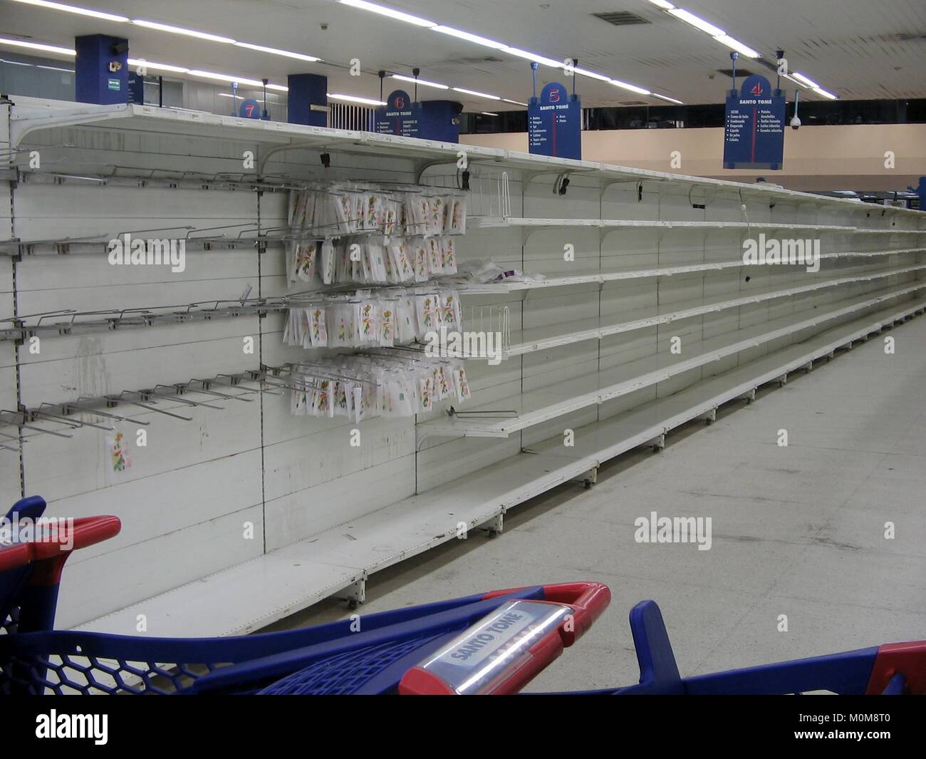 Guayana, Venezuela. 22 Jan, 2018. Der Mangel an Lebensmitteln in Supermärkten in dieser Stadt weiterhin, leere Regale sind in dieser Region des südamerikanischen Landes beobachtet. Credit: Jorgeprz/Alamy leben Nachrichten Stockfoto