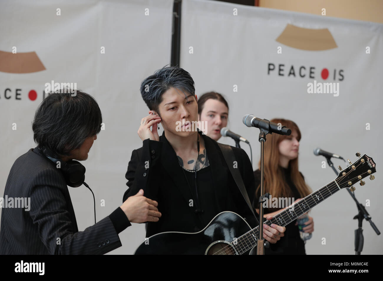 New York, NY, USA. 22 Jan, 2018. Vereinten Nationen, New York, USA, 22. Januar 2018 - Special Event'' des Friedens ist." Mit einer Performance von MIYAVI, UNHCR Goodwill Ambassador heute auf das UN-Hauptquartier in New York City. Foto: Luiz Rampelotto/EuropaNewswire Credit: Luiz Rampelotto/ZUMA Draht/Alamy leben Nachrichten Stockfoto