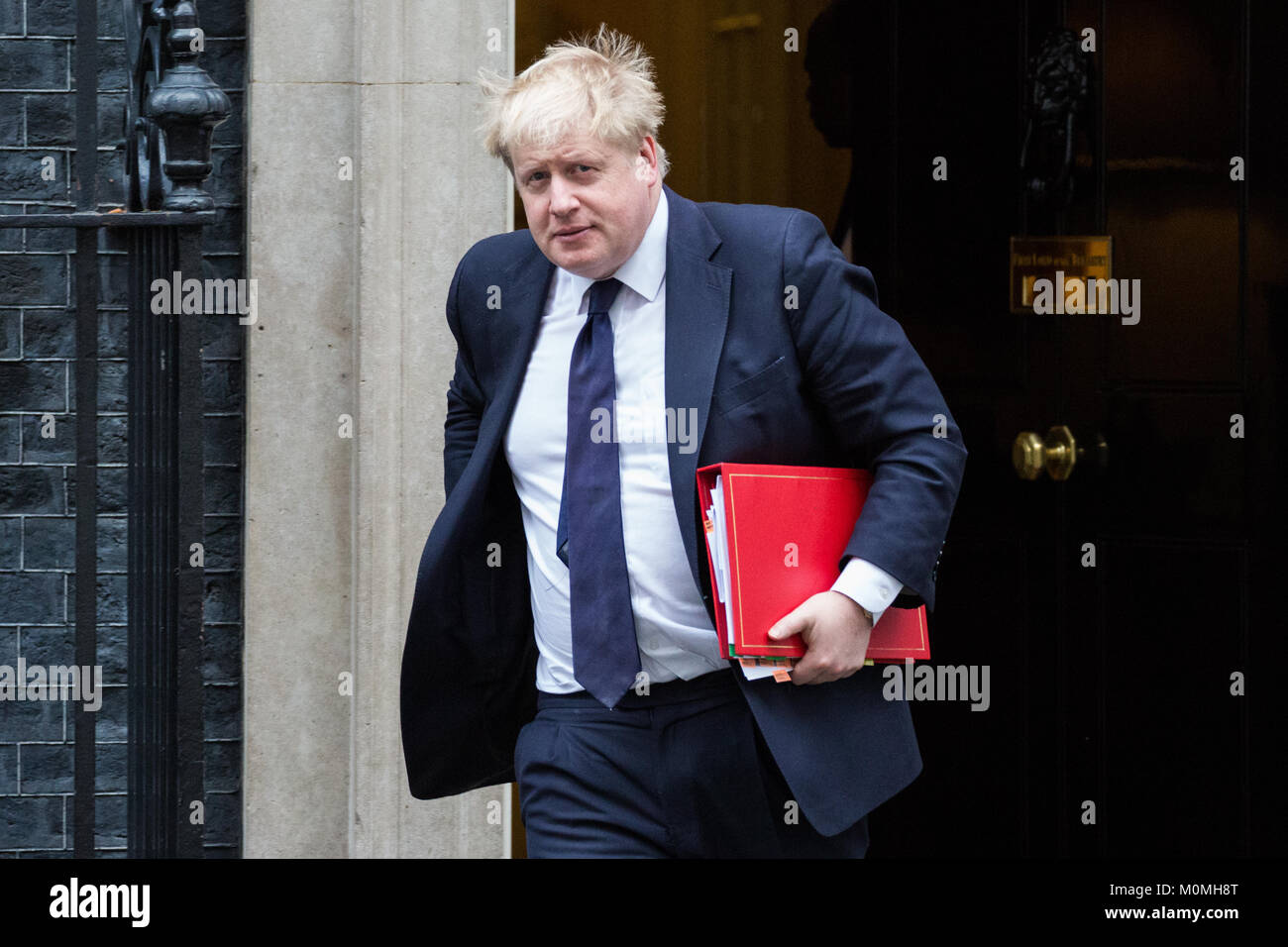 London, Großbritannien. 23. Januar, 2018. Boris Johnson MP, Minister für auswärtige Angelegenheiten und Commonwealth-Fragen, Blätter 10 Downing Street nach einem Treffen. Zuvor hatte er von Premierminister Theresa May für haben für erhöhte NHS Ausgaben durch Briefings geltend zu Zeitungen und nicht in privaten im Kabinett getadelt worden. Credit: Mark Kerrison/Alamy leben Nachrichten Stockfoto