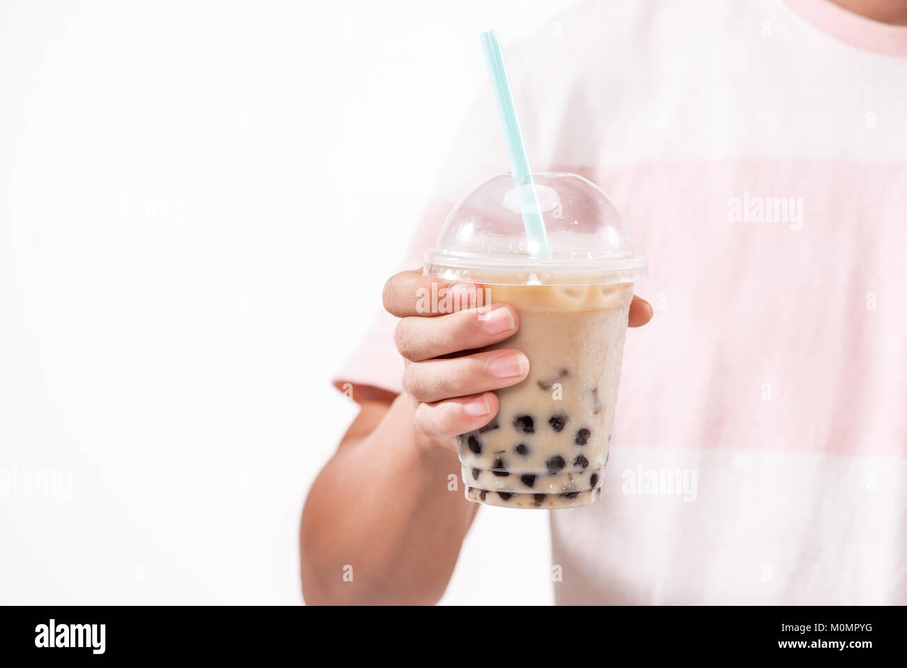 Ein Kunststoff Glas erfrischende Taiwan iced Milch Tee mit Blase (boba) Stockfoto