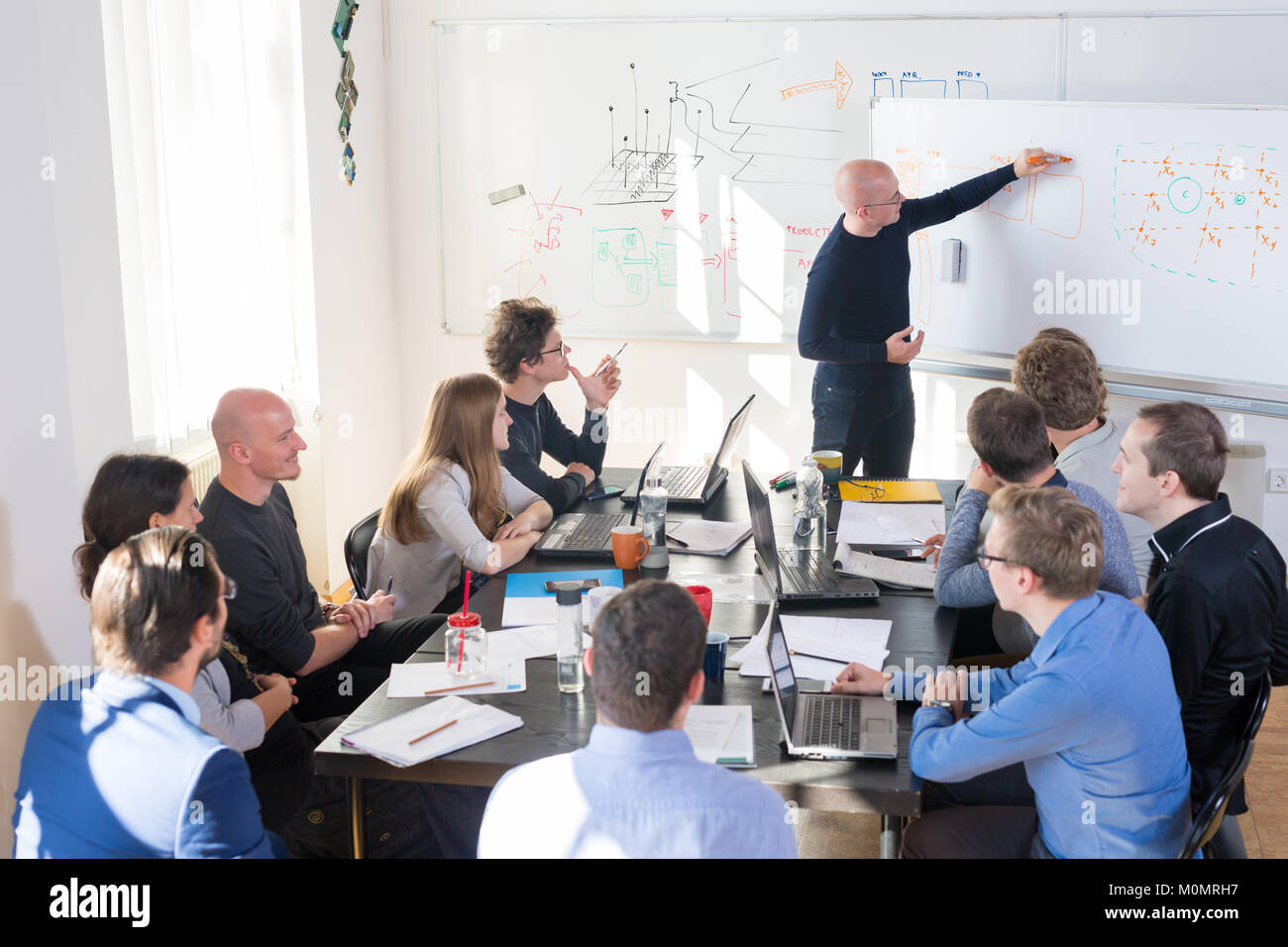 Entspannte IT Business Startup Unternehmen Team Meeting. Stockfoto